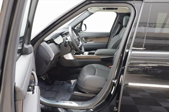 Photo of 2025 Black Land Rover Range Rover