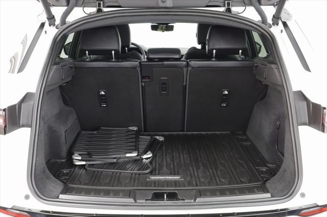 Photo of 2025 White Land Rover Range Rover Evoque