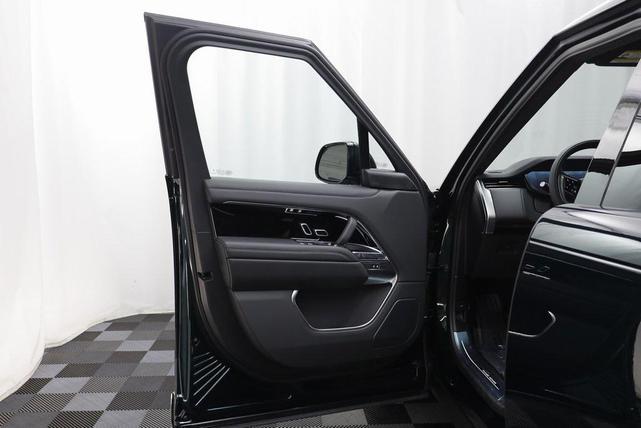 Photo of 2025 British Racing Green SV Bespoke Ultra Met Gloss Land Rover Range Rover