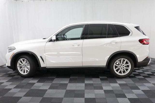 Photo of 2021 Mineral White Metallic BMW X5