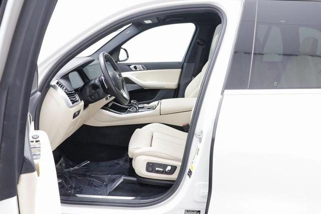 Photo of 2021 Mineral White Metallic BMW X5