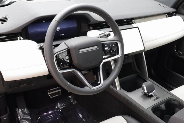 Photo of 2024 Eiger Gray Metallic Land Rover Discovery Sport