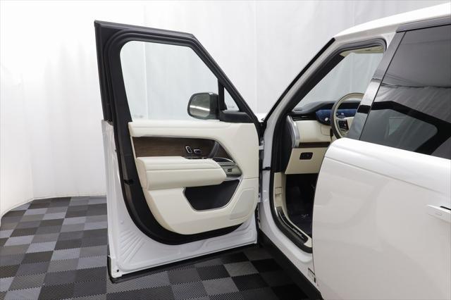 Photo of 2025 White Land Rover Range Rover