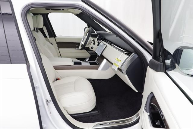 Photo of 2025 White Land Rover Range Rover