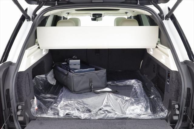 Photo of 2025 White Land Rover Range Rover