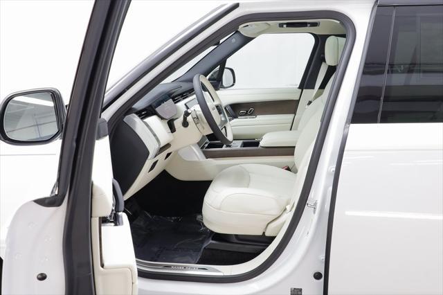 Photo of 2025 White Land Rover Range Rover