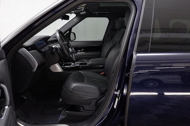 Photo of 2023 Blue Land Rover Range Rover