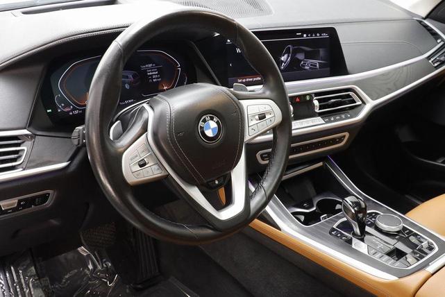 Photo of 2022 Mineral White Metallic BMW X7