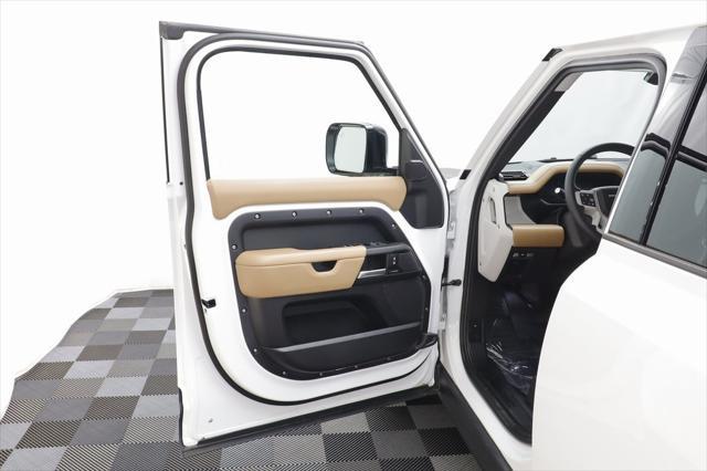 Photo of 2025 Fuji White Land Rover Defender