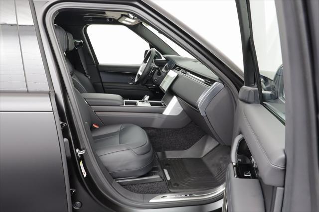 Photo of 2025 Obsidian Black SV Bespoke Ultra Metallic Satin Land Rover Range Rover