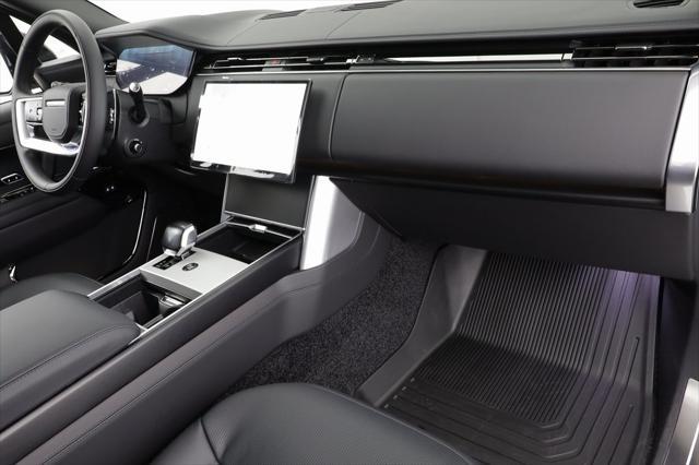Photo of 2025 Obsidian Black SV Bespoke Ultra Metallic Satin Land Rover Range Rover