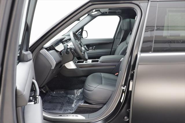 Photo of 2025 Obsidian Black SV Bespoke Ultra Metallic Satin Land Rover Range Rover