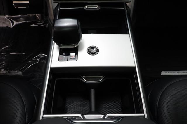 Photo of 2025 Obsidian Black SV Bespoke Ultra Metallic Satin Land Rover Range Rover