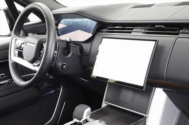 Photo of 2025 Ostuni Pearl White Premium Metallic Land Rover Range Rover