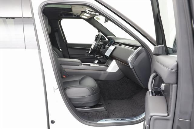 Photo of 2025 Ostuni Pearl White Premium Metallic Land Rover Range Rover