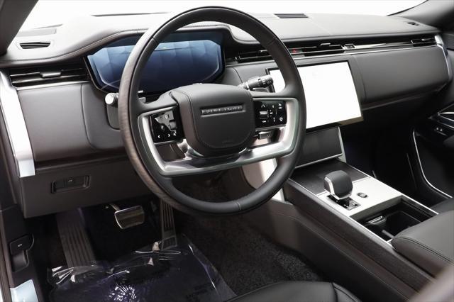 Photo of 2025 Ostuni Pearl White Premium Metallic Land Rover Range Rover