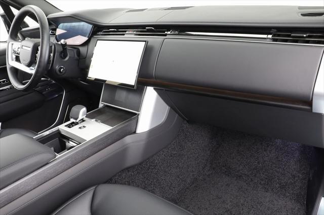 Photo of 2025 Ostuni Pearl White Premium Metallic Land Rover Range Rover
