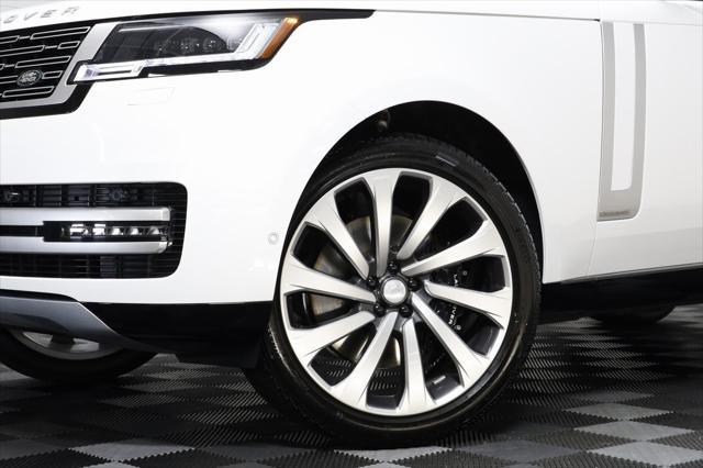 Photo of 2025 Ostuni Pearl White Premium Metallic Land Rover Range Rover