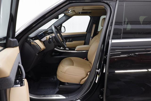 Photo of 2025 Santorini Black Metallic Land Rover Range Rover Sport