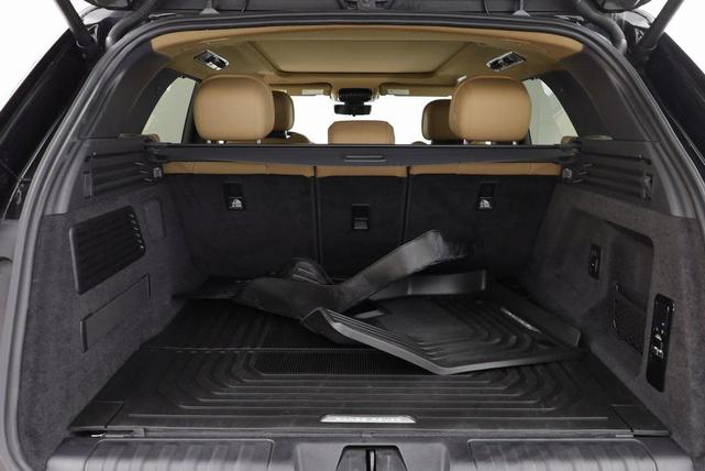 Photo of 2025 Santorini Black Metallic Land Rover Range Rover Sport