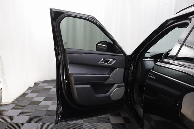 Photo of 2020 Black Land Rover Range Rover Velar
