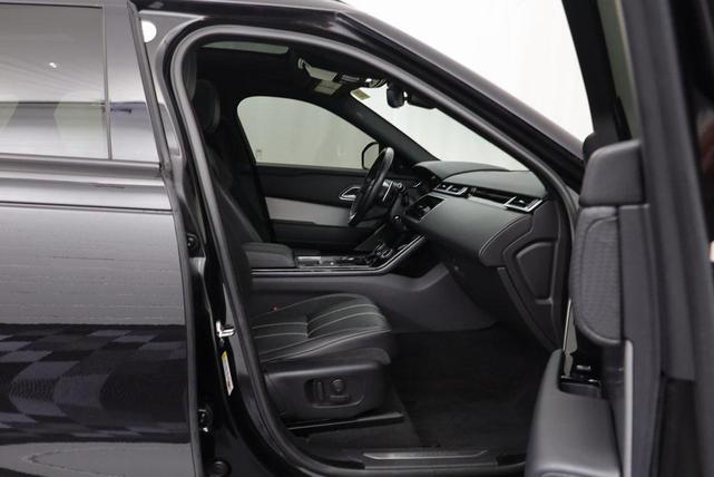 Photo of 2020 Black Land Rover Range Rover Velar