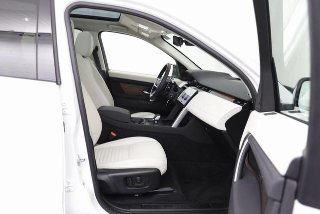 Photo of 2025 White Land Rover Discovery Sport