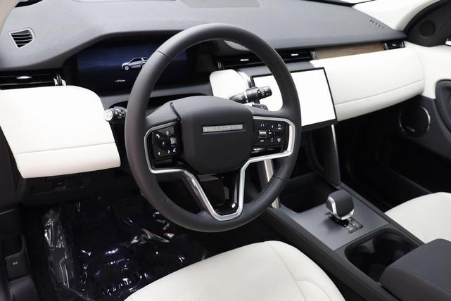 Photo of 2025 White Land Rover Discovery Sport