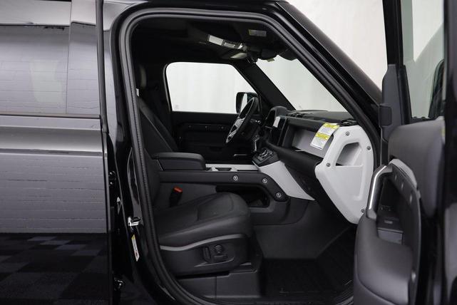 Photo of 2025 Santorini Black Metallic Land Rover Defender
