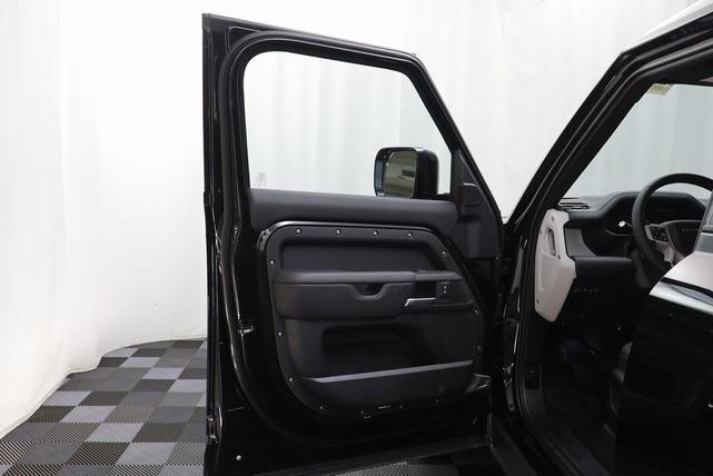 Photo of 2025 Santorini Black Metallic Land Rover Defender