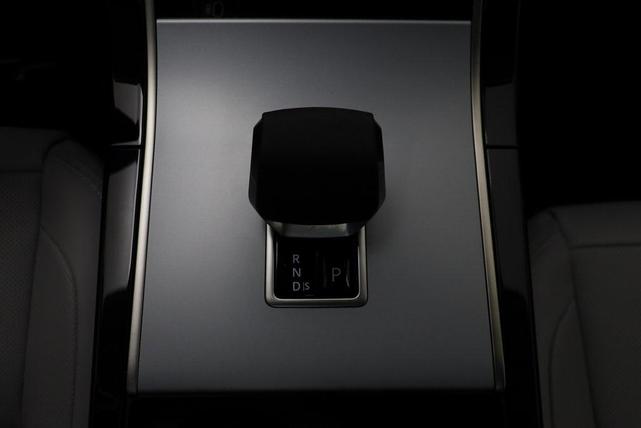 Photo of 2025 White Land Rover Range Rover Velar