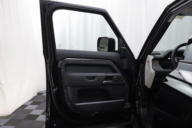 Photo of 2025 Santorini Black Metallic Land Rover Defender
