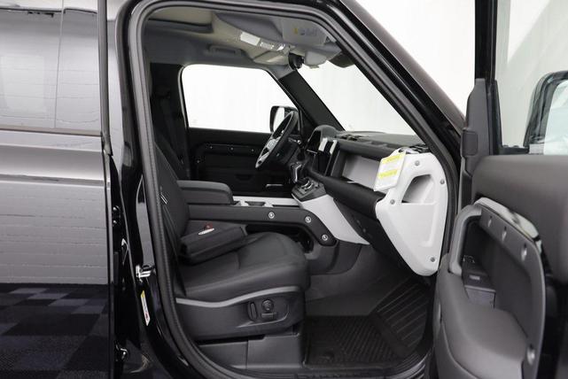 Photo of 2025 Santorini Black Metallic Land Rover Defender