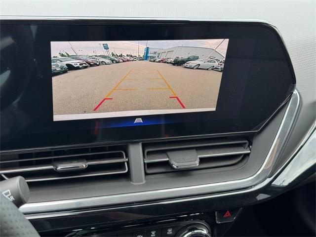 Photo of 2025 Summit White Chevrolet Trax