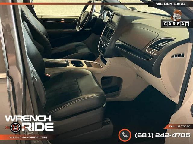 Photo of 2017 Granite Pearlcoat Dodge Grand Caravan