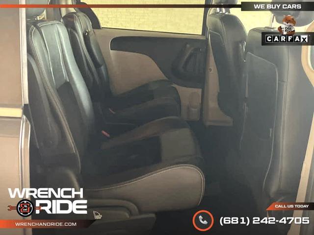 Photo of 2017 Granite Pearlcoat Dodge Grand Caravan