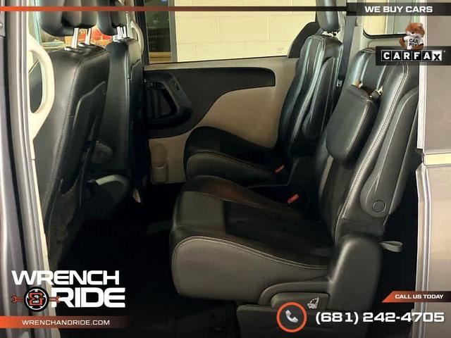 Photo of 2017 Granite Pearlcoat Dodge Grand Caravan