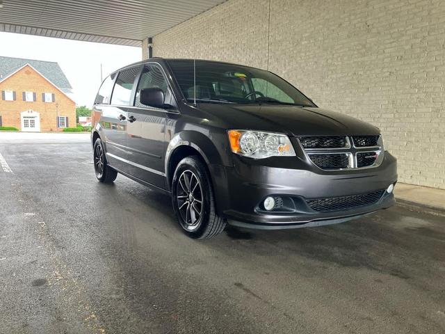 Photo of 2017 Granite Pearlcoat Dodge Grand Caravan