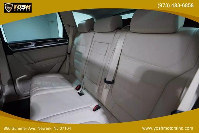 Photo of 2015 Deep Black Pearl Volkswagen Touareg