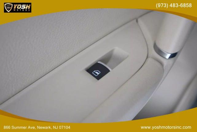 Photo of 2015 Deep Black Pearl Volkswagen Touareg