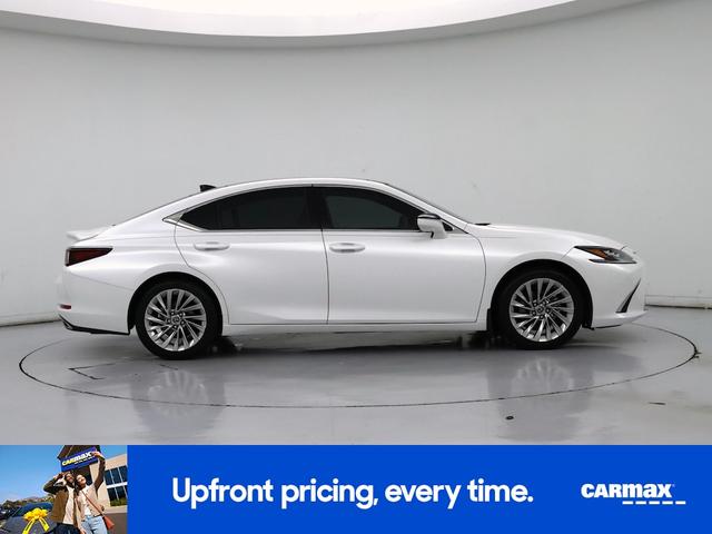 Photo of 2023 White Lexus ES 350
