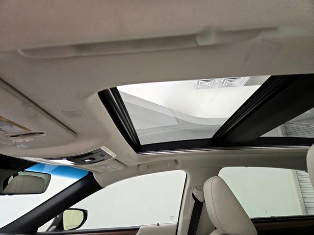 Photo of 2023 White Lexus ES 350
