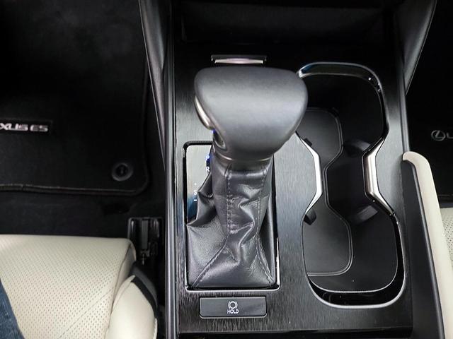 Photo of 2023 White Lexus ES 350