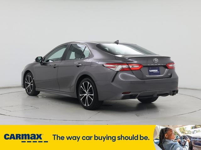 Photo of 2019 Gray Toyota Camry