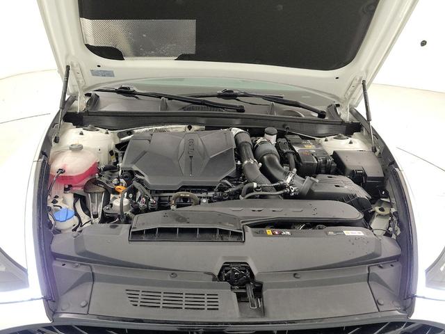 Photo of 2023 White Hyundai SONATA