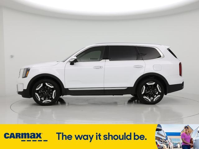 Photo of 2024 White Kia Telluride