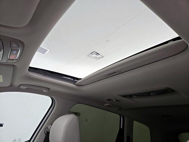 Photo of 2024 White Kia Telluride