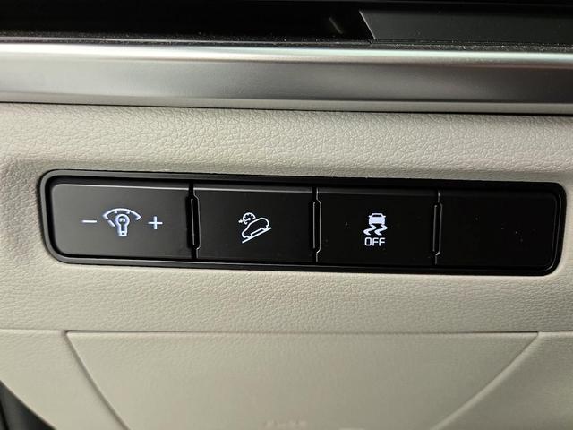 Photo of 2024 White Kia Telluride