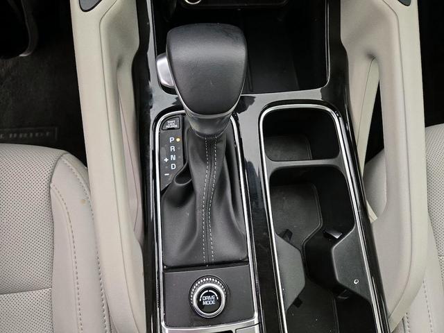 Photo of 2024 White Kia Telluride