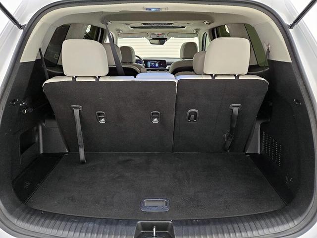 Photo of 2024 White Kia Telluride